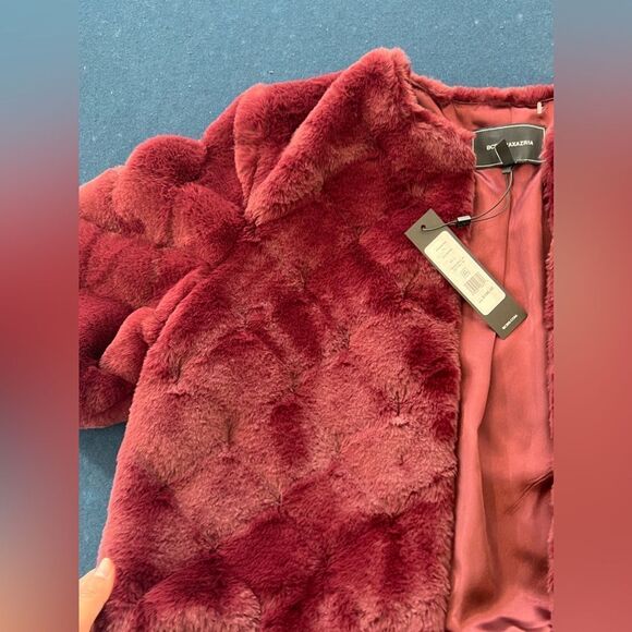 BCBG Max Azria Faux Fur Cropped Jacket-Wine Red 
Trendy Color🔥🔥 - Picture 8 of 10